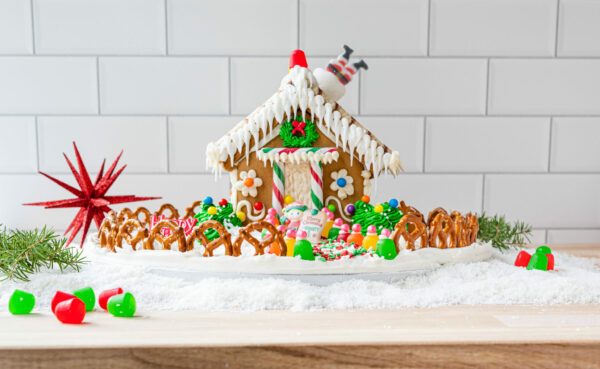 Christmas_Gingerbread_House_tc_markets_11_21-2691